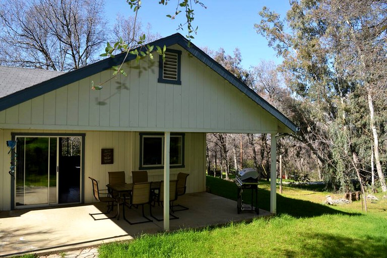 Blue Jay, Vacation Rentals, Three Rivers, United States of America Glamping Hub