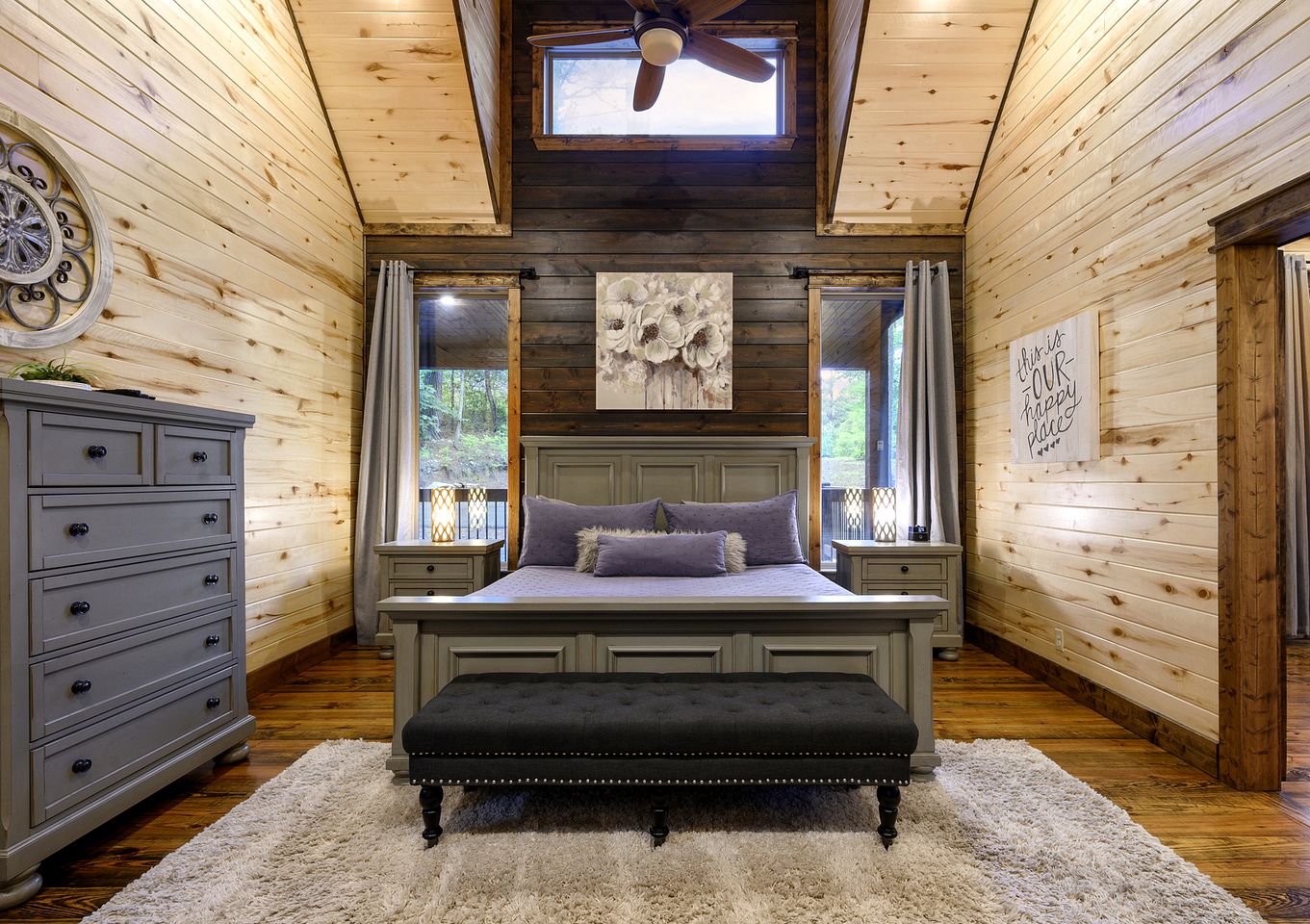 Luxury Couples Cabin with Private Hot Tub & Fireplace in Hochatown