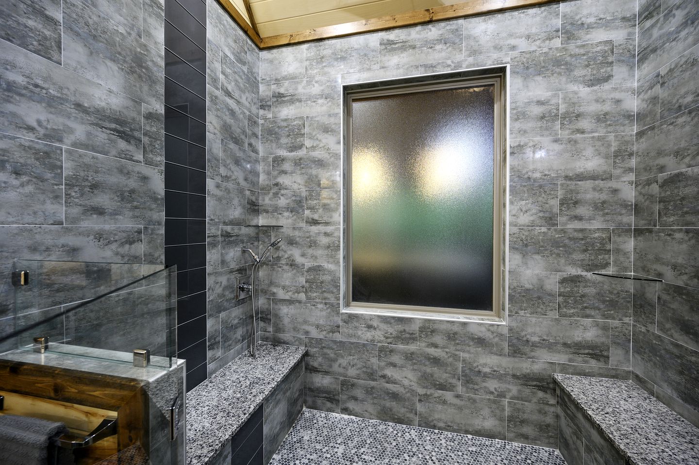 Luxury Couples Cabin with Private Hot Tub & Fireplace in Hochatown