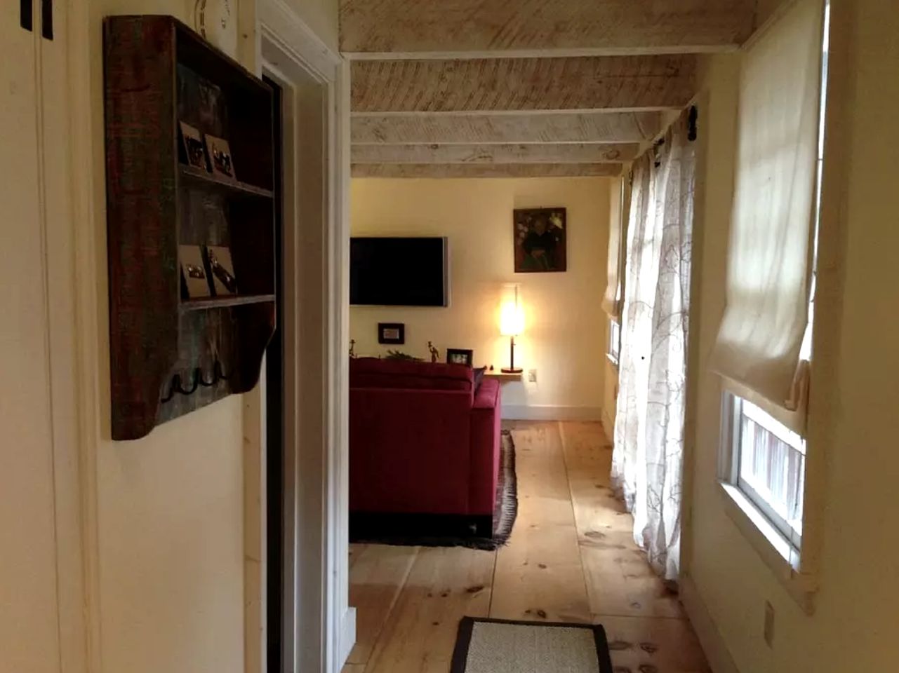 Romantic Year-Round Cabin Getaway with Free Wi-Fi in Saugerties, New York