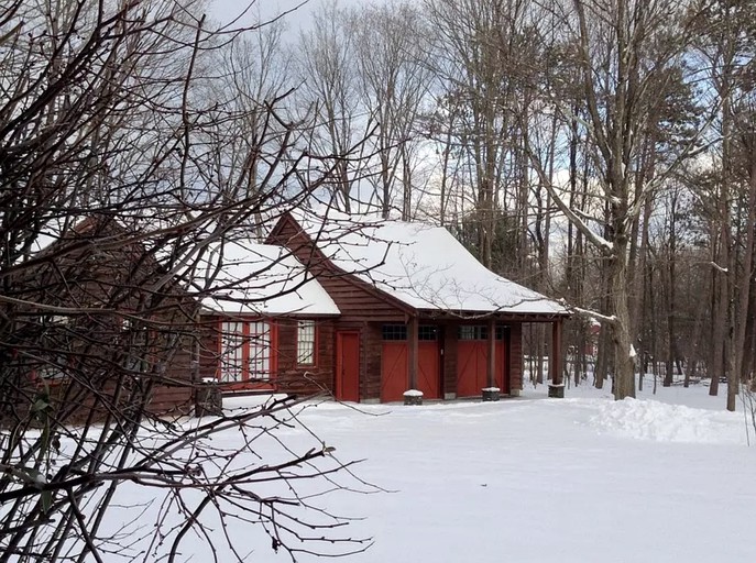Cabins (Saugerties, New York, United States)