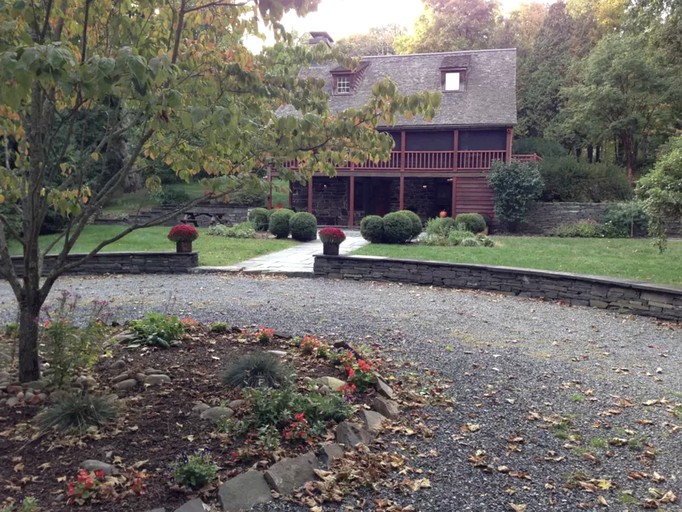 Cabins (Saugerties, New York, United States)