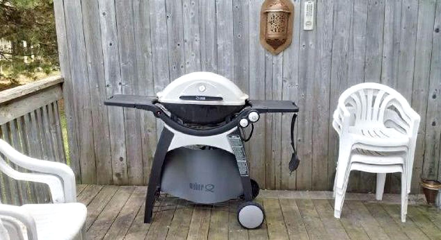 Homey Vacation Rental with Wood-Burning Stove near Wasaga Beach, Ontario