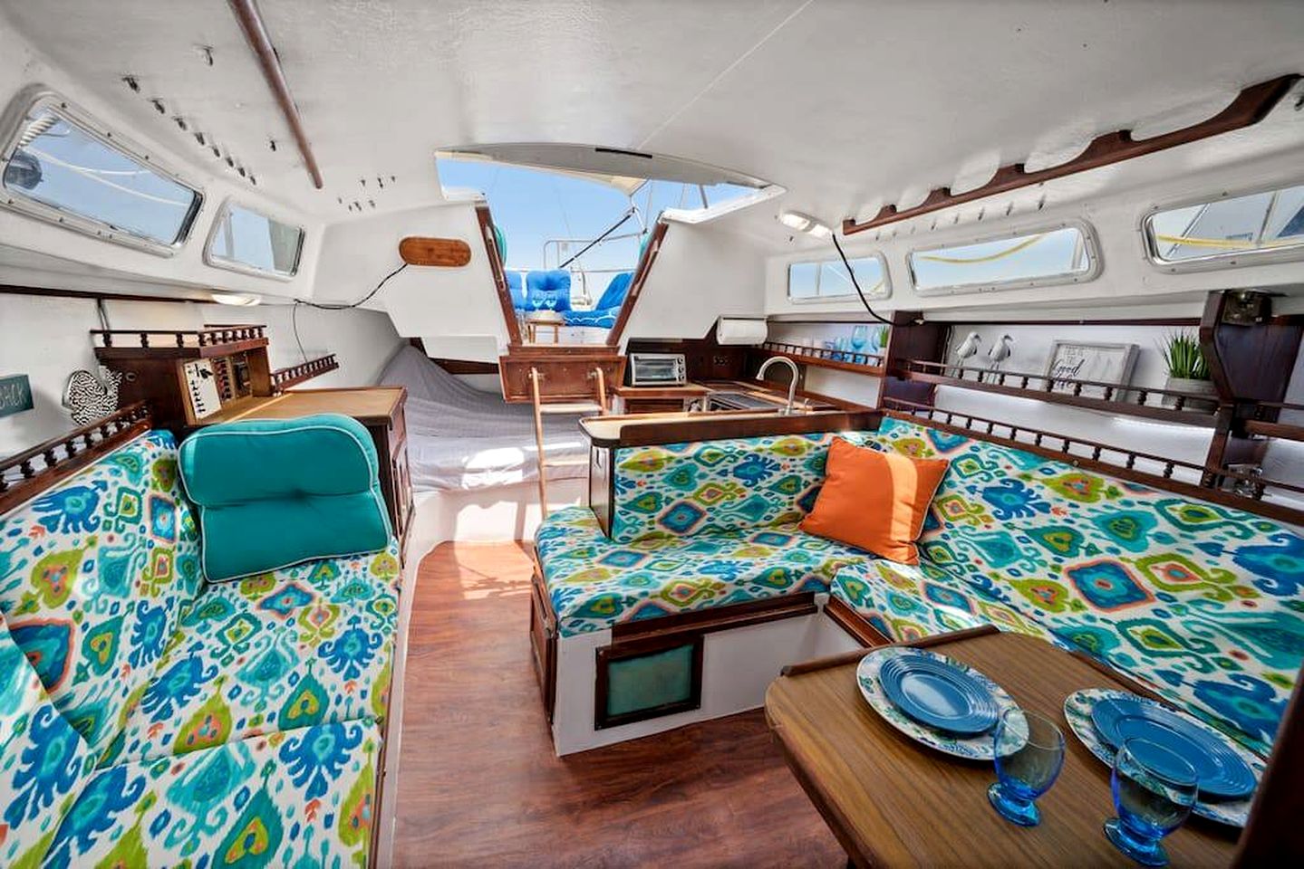 Pet-Friendly Boat with Picturesque and Chic Interior in Florida
