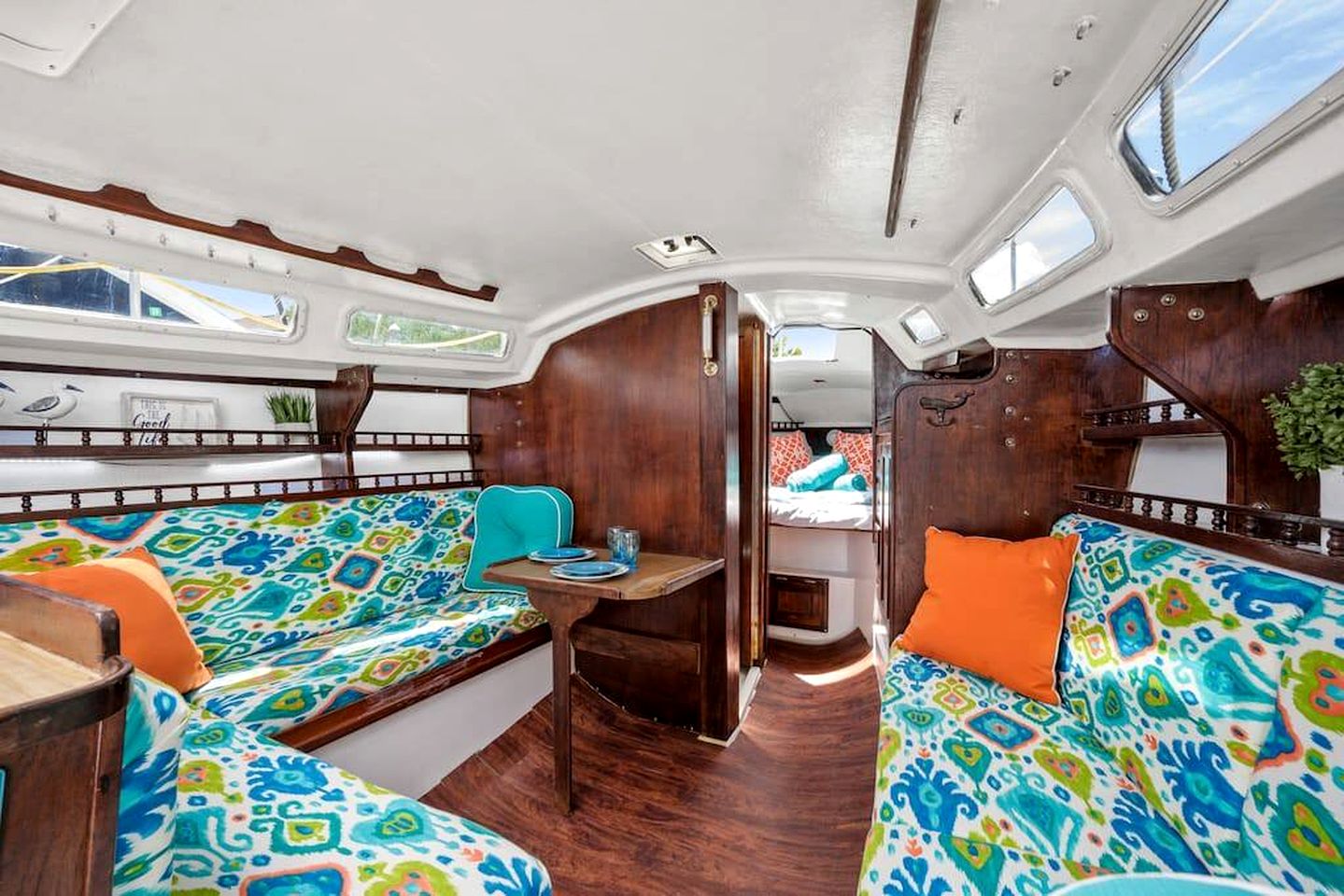Pet-Friendly Boat with Picturesque and Chic Interior in Florida
