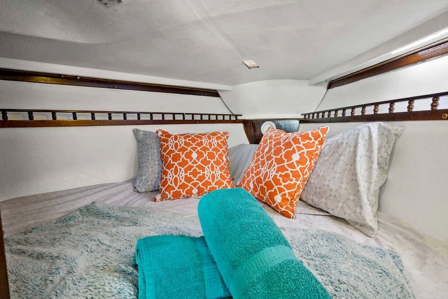 Pet-Friendly Boat with Picturesque and Chic Interior in Florida