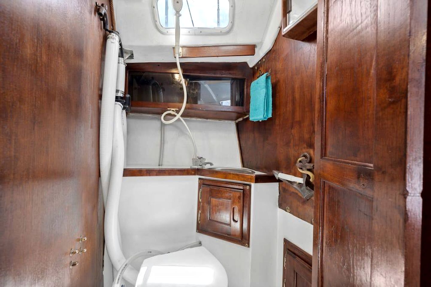 Pet-Friendly Boat with Picturesque and Chic Interior in Florida