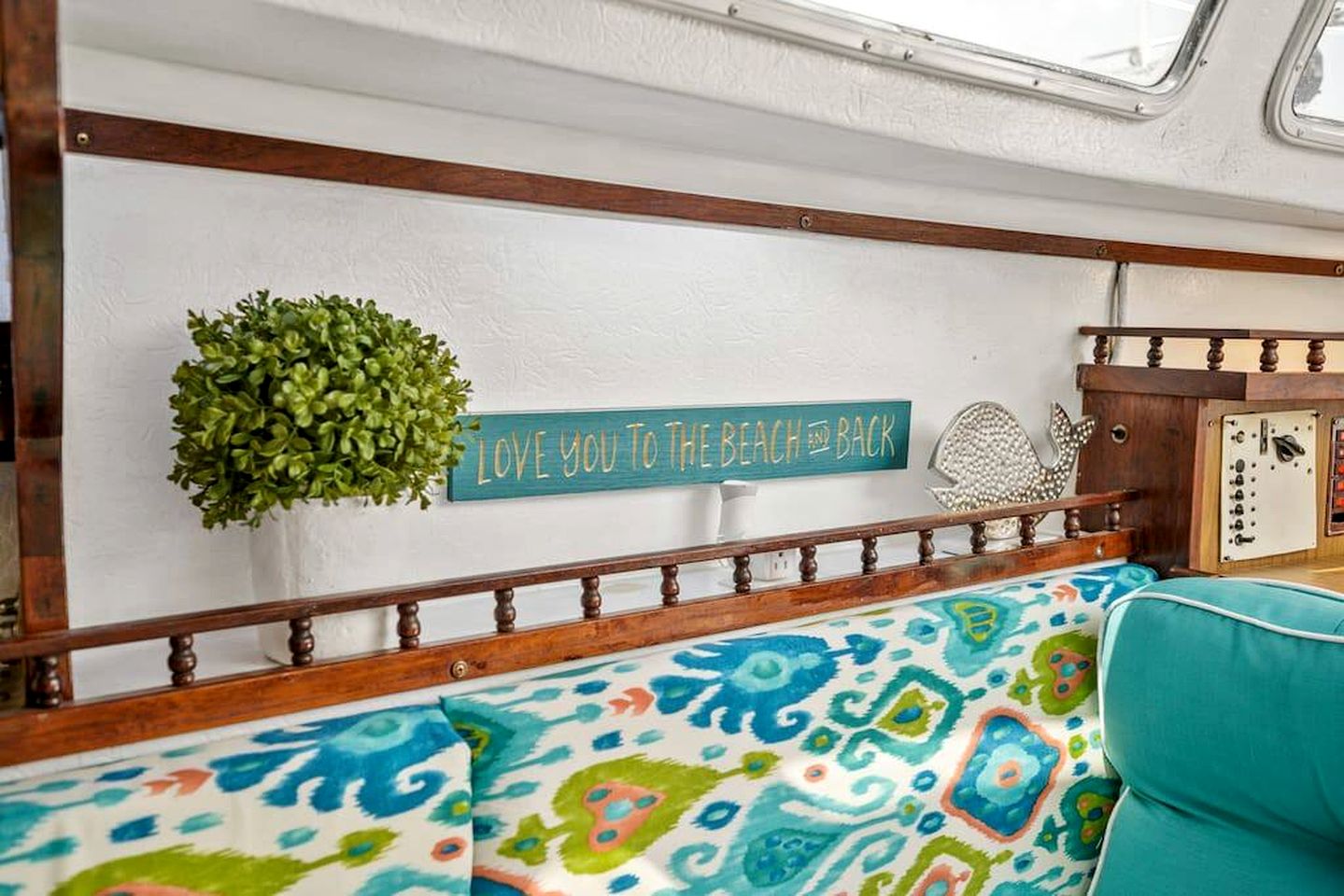 Pet-Friendly Boat with Picturesque and Chic Interior in Florida