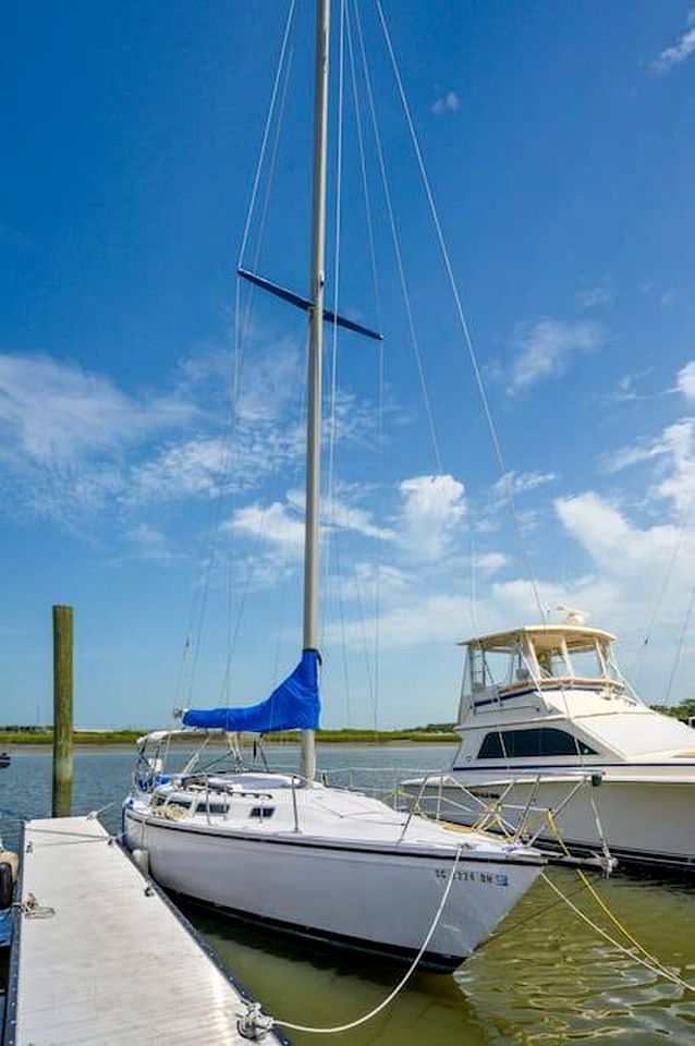Pet-Friendly Boat with Picturesque and Chic Interior in Florida