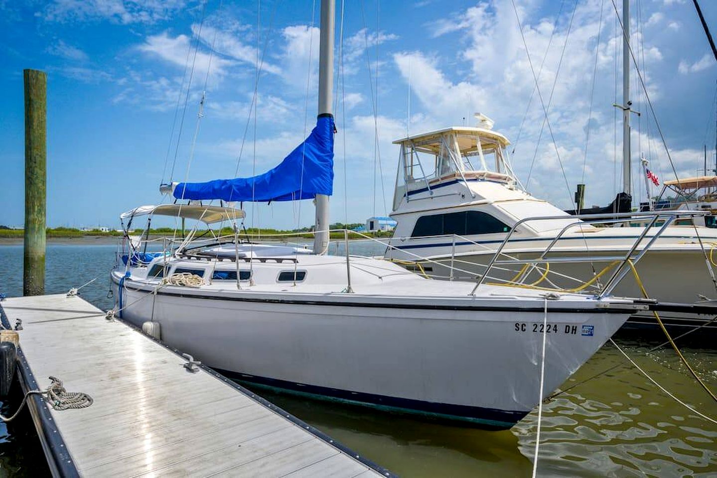 Pet-Friendly Boat with Picturesque and Chic Interior in Florida