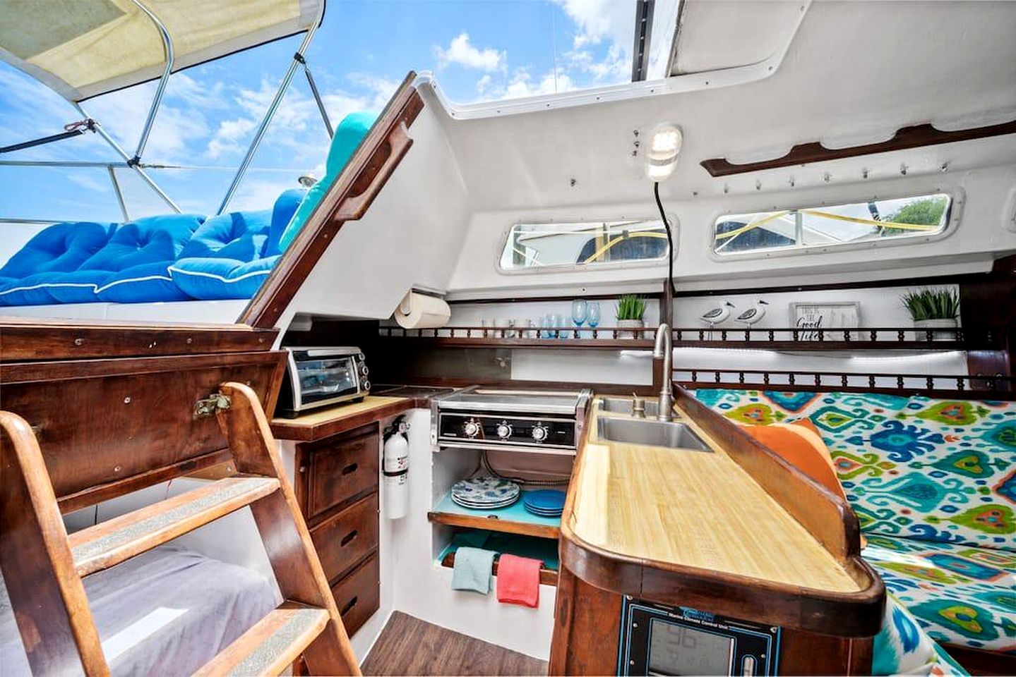 Pet-Friendly Boat with Picturesque and Chic Interior in Florida