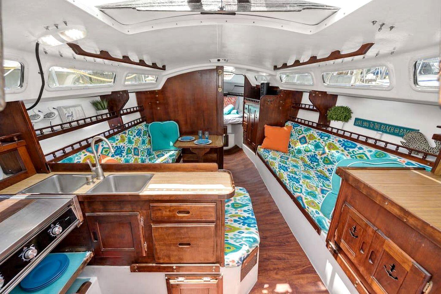 Pet-Friendly Boat with Picturesque and Chic Interior in Florida