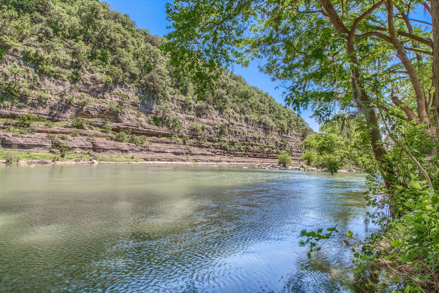 Amazing Vacation Rental with River Access and Kayaks for Memorable Family Vacations in Canyon Lake, Texas