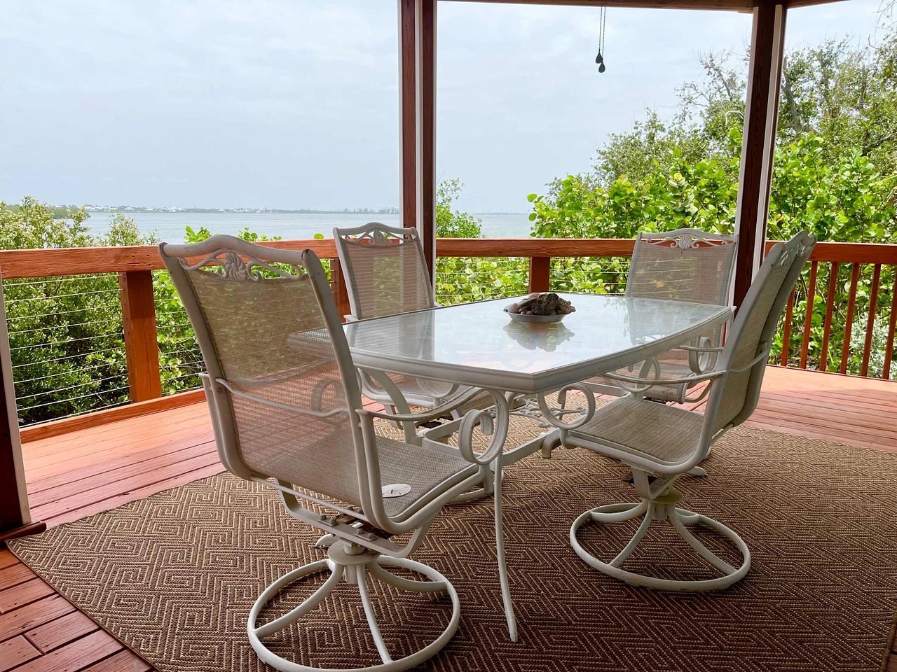 Idyllic Bayfront Cottage with River Views and Private Beach Access in Florida’s Coastal Paradise