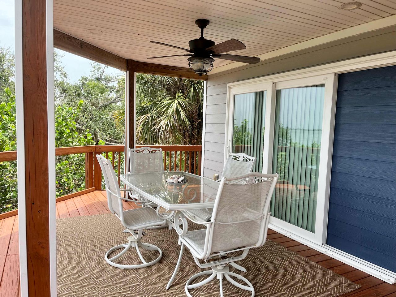 Idyllic Bayfront Cottage with River Views and Private Beach Access in Florida’s Coastal Paradise