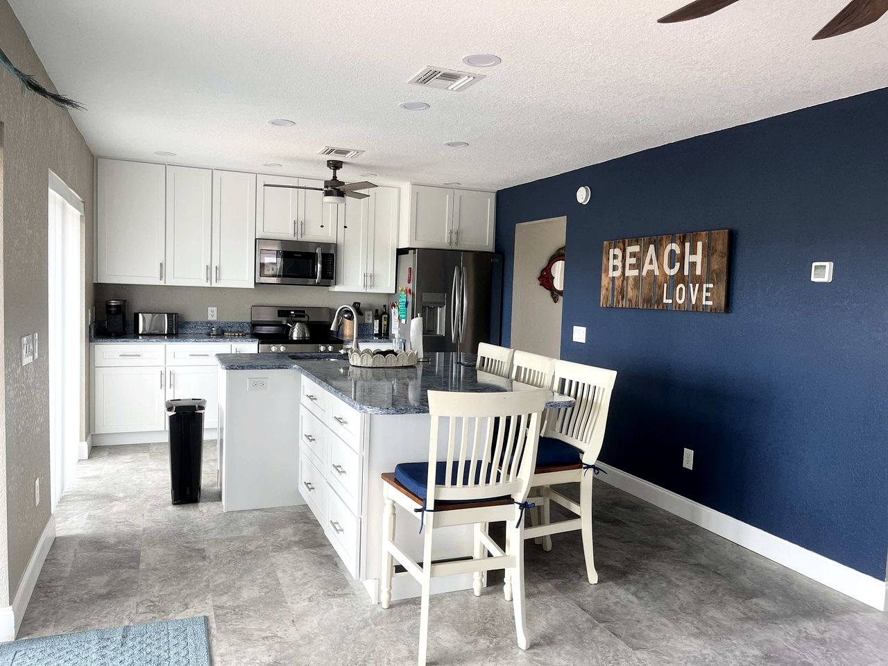 Idyllic Bayfront Cottage with River Views and Private Beach Access in Florida’s Coastal Paradise