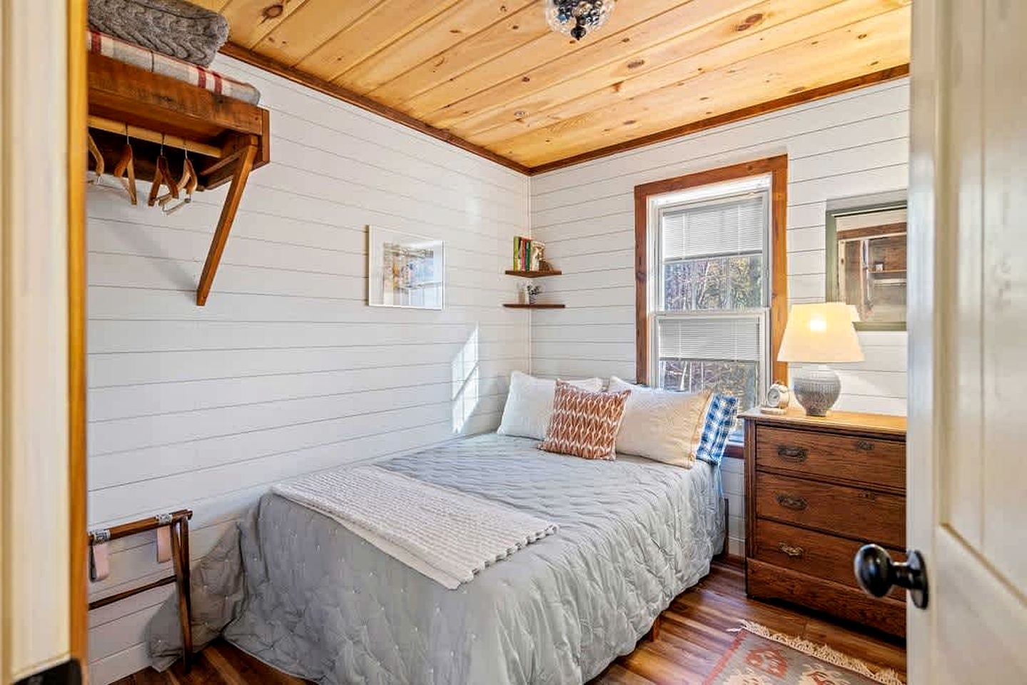 Cozy Mountain Cabin Retreat with Private Forest & Kayaks Near Blue Ridge Parkway, Virginia