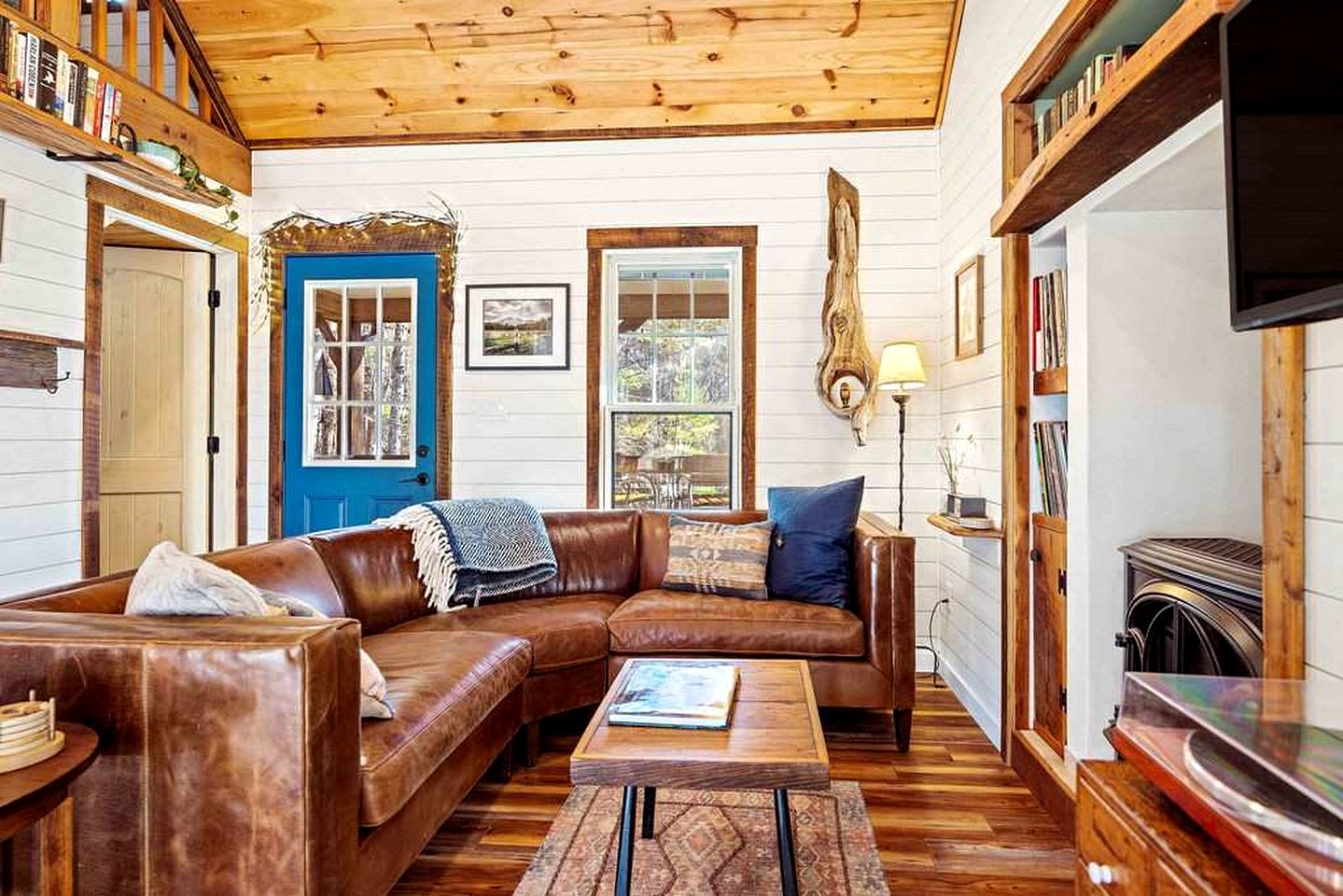 Cozy Mountain Cabin Retreat with Private Forest & Kayaks Near Blue Ridge Parkway, Virginia