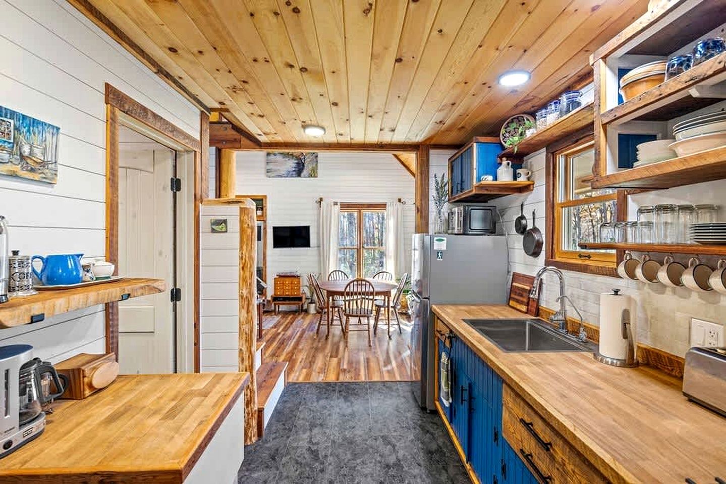 Cozy Mountain Cabin Retreat with Private Forest & Kayaks Near Blue Ridge Parkway, Virginia