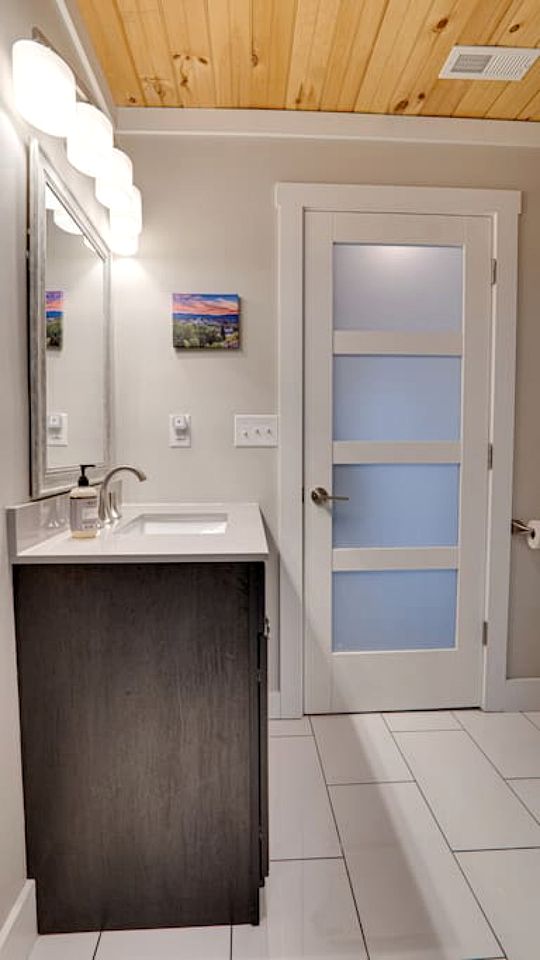 Secluded Mountain Hideaway with Hot Tub & Fire Pit near Lake Toxaway, North Carolina