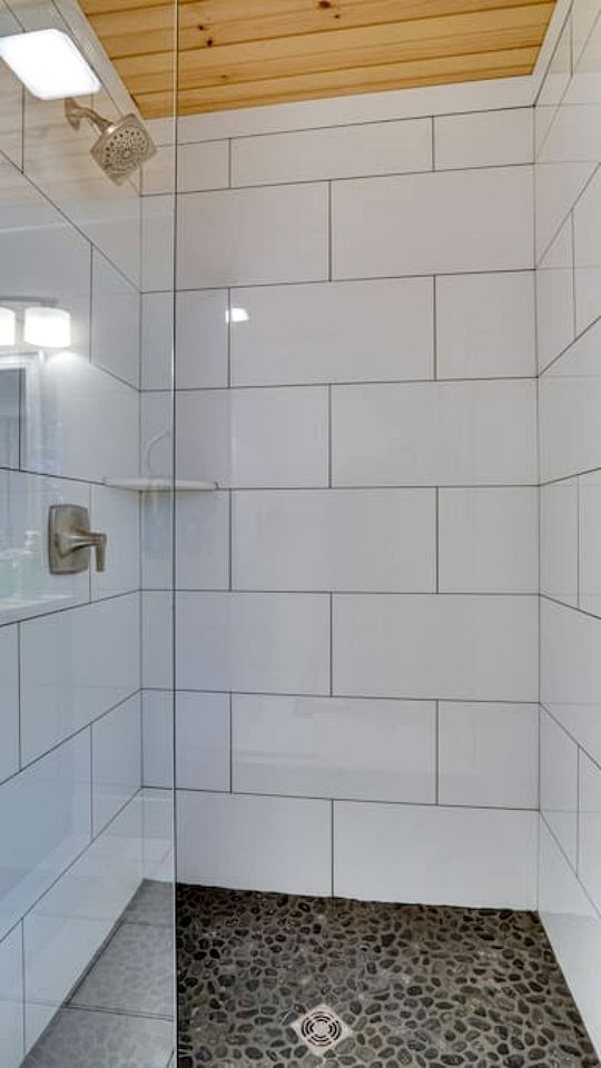 Secluded Mountain Hideaway with Hot Tub & Fire Pit near Lake Toxaway, North Carolina