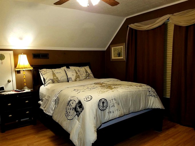 Blue Ridge Manor Pet Friendly, Nature Lodges 50803, Cana, United States of America Glamping Hub