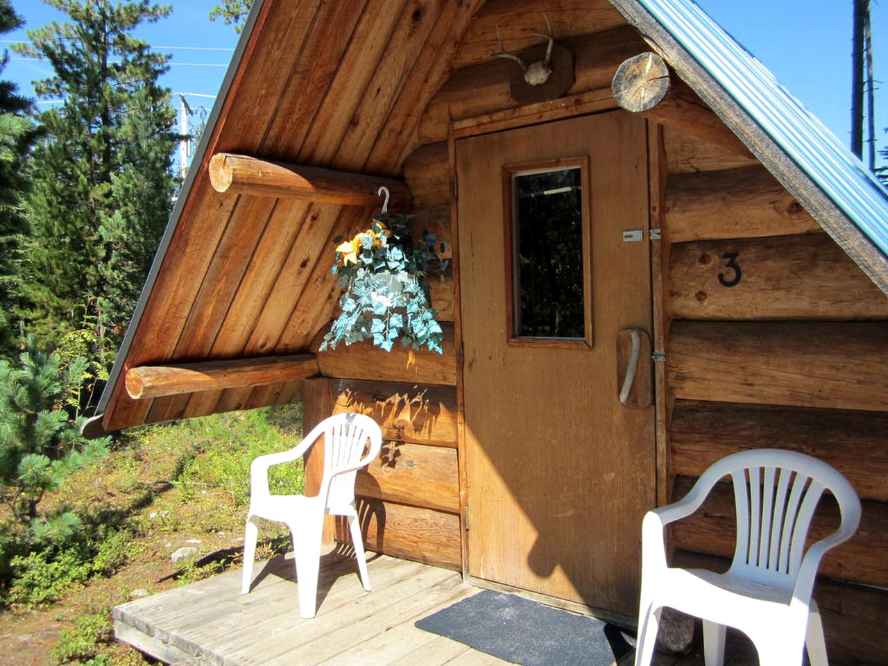 Luxurious Camping Cabins with Wi-Fi near Eleanor Lake in Blue River, British Columbia