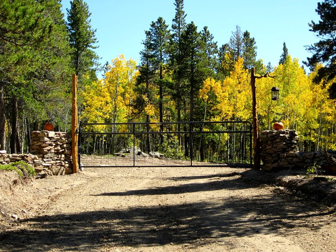 Caravans (Black Hawk, Colorado, United States)