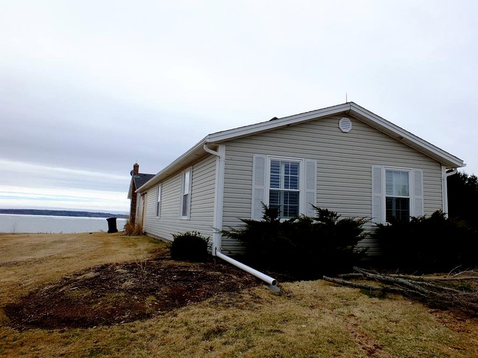 Cabins (Vernon Bridge, Prince Edward Island, Canada)