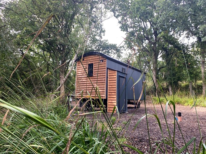 Tiny Houses (United Kingdom, --, --)