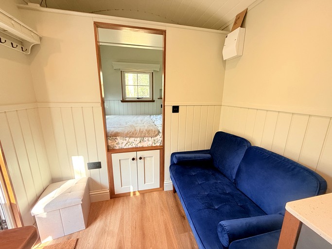 Tiny Houses (United Kingdom, --, --)