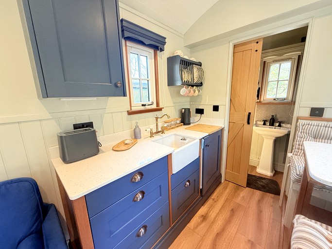 Tiny Houses (United Kingdom, --, --)