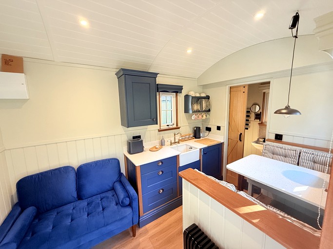 Tiny Houses (United Kingdom, --, --)