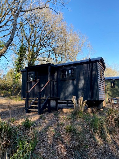 Tiny Houses (United Kingdom, --, --)
