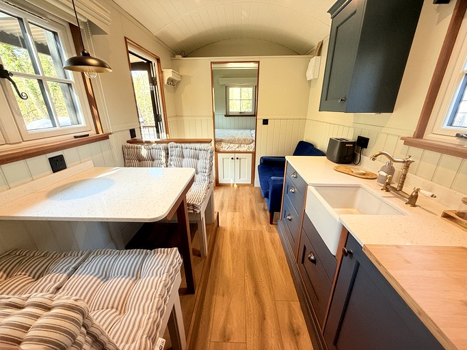 Tiny Houses (United Kingdom, --, --)