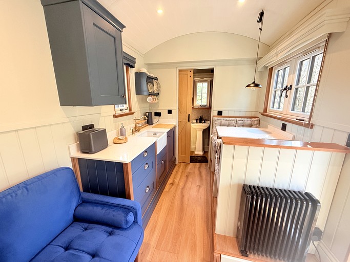 Tiny Houses (United Kingdom, --, --)