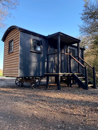 Tiny Houses (United Kingdom, --, --)