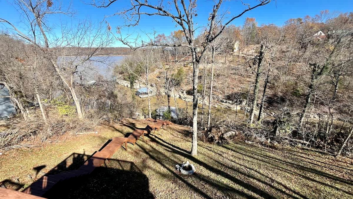Peaceful Lakeside Cabin with Private Dock near Bentonville & Fayetteville, Arkansas