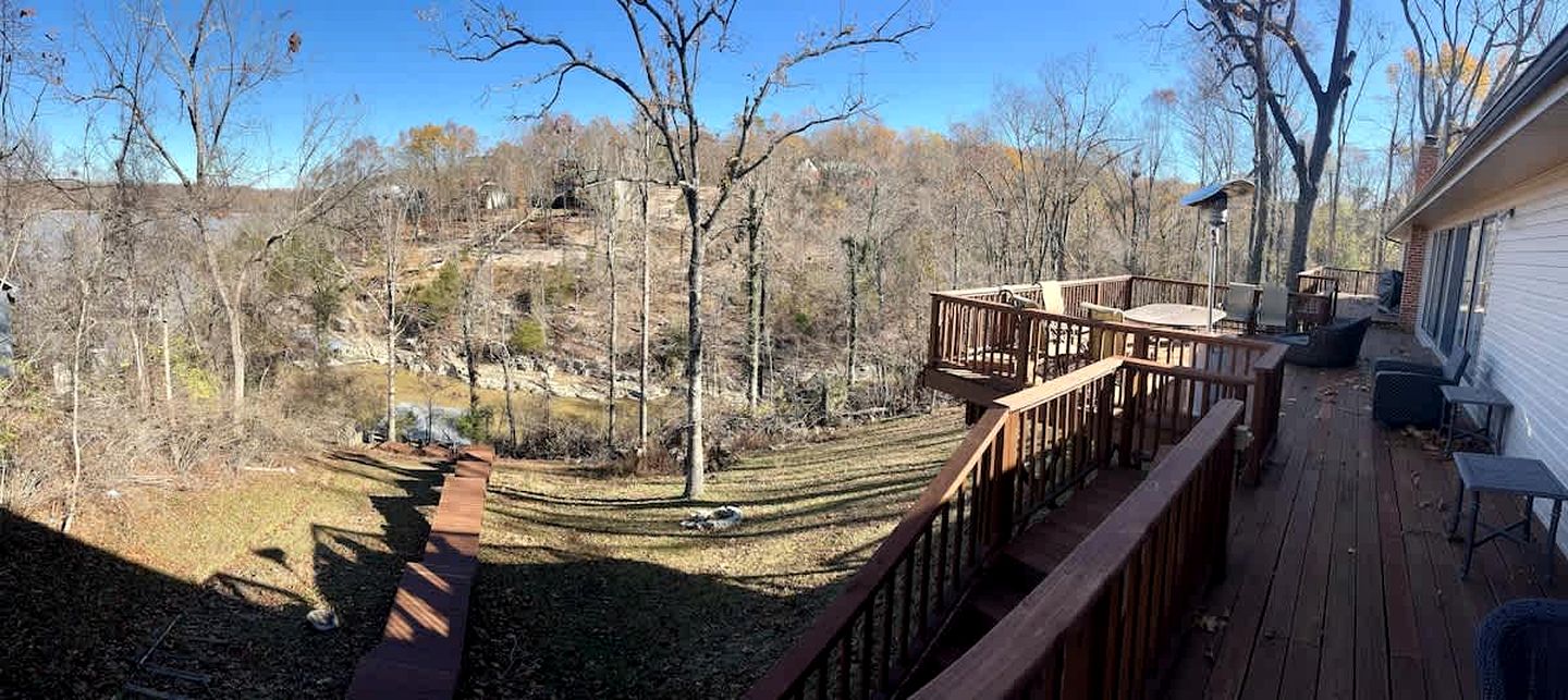 Peaceful Lakeside Cabin with Private Dock near Bentonville & Fayetteville, Arkansas