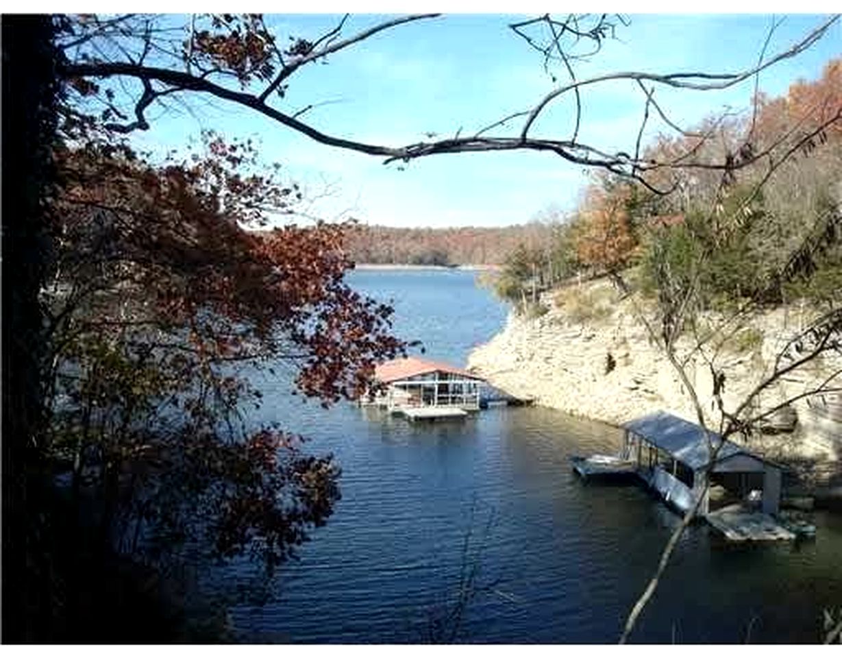 Peaceful Lakeside Cabin with Private Dock near Bentonville & Fayetteville, Arkansas