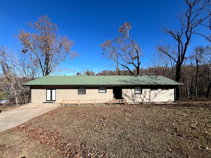 Peaceful Lakeside Cabin with Private Dock near Bentonville & Fayetteville, Arkansas