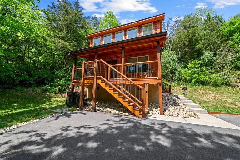 Couple's Glamping Cabin for a Romantic Escape in Pigeon Forge