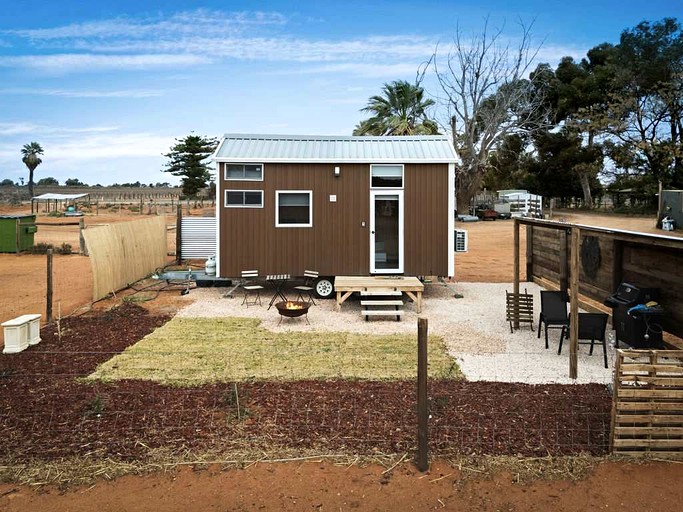 Cozy Tiny House Stay with Friendly Alpacas near Mildura, Victoria