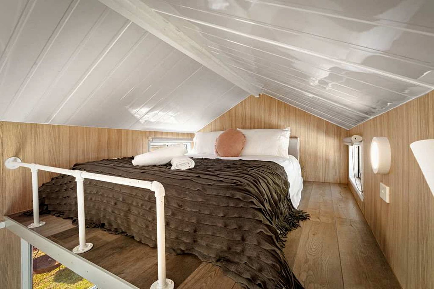 Cozy Tiny House Stay with Friendly Alpacas near Mildura, Victoria
