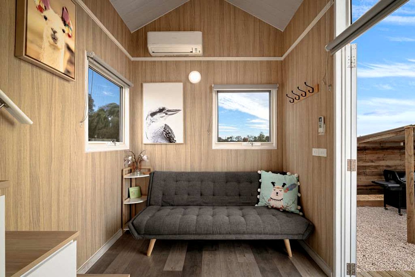 Cozy Tiny House Stay with Friendly Alpacas near Mildura, Victoria