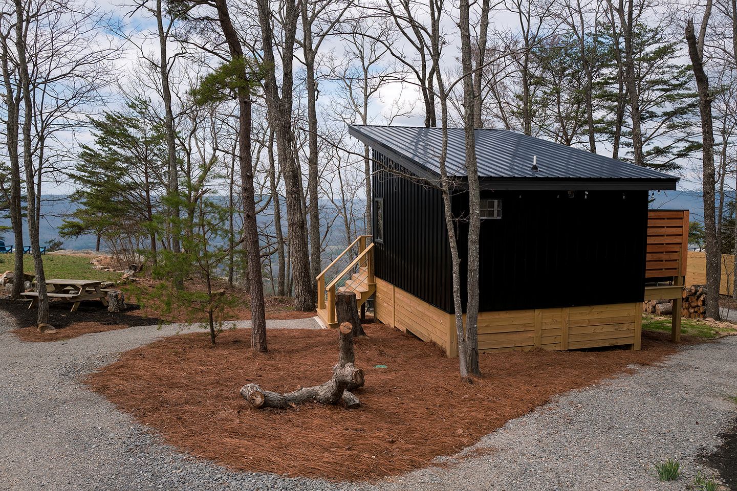Scenic Studio Chalet with Panoramic Brow Views & Outdoor Shower near Cloudland Canyon, Menlo, Georgia