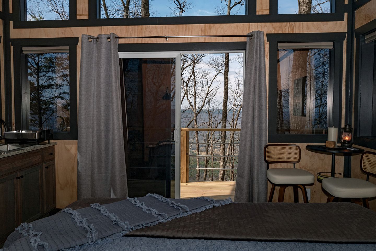 Scenic Studio Chalet with Panoramic Brow Views & Outdoor Shower near Cloudland Canyon, Menlo, Georgia