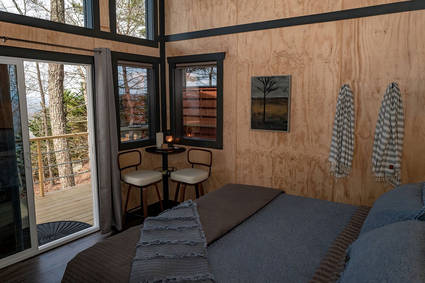 Scenic Studio Chalet with Panoramic Brow Views & Outdoor Shower near Cloudland Canyon, Menlo, Georgia