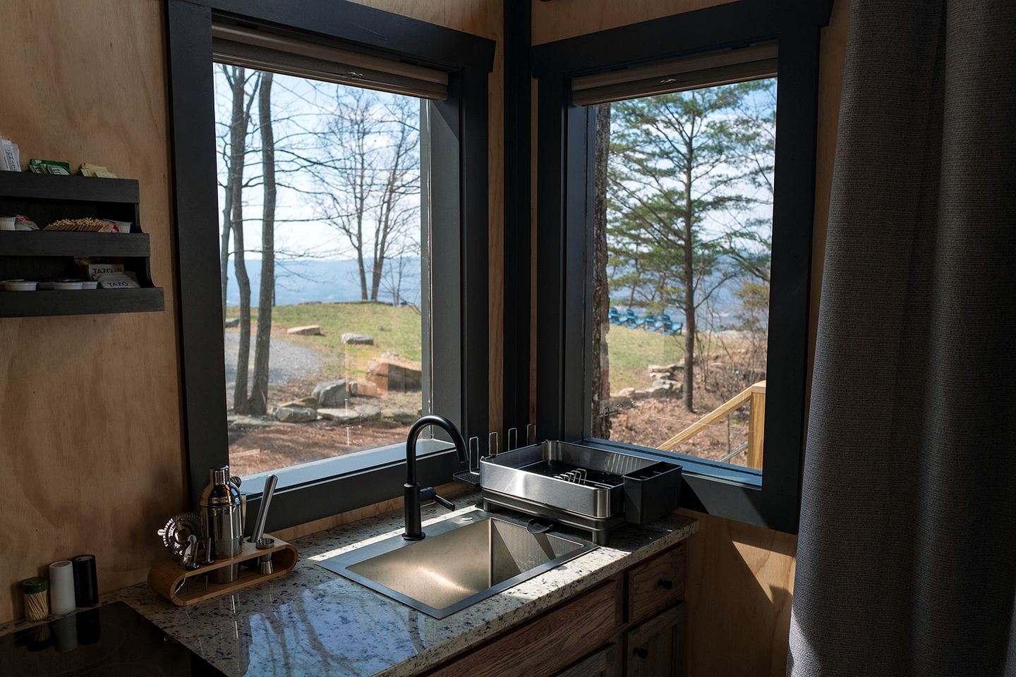 Scenic Studio Chalet with Panoramic Brow Views & Outdoor Shower near Cloudland Canyon, Menlo, Georgia