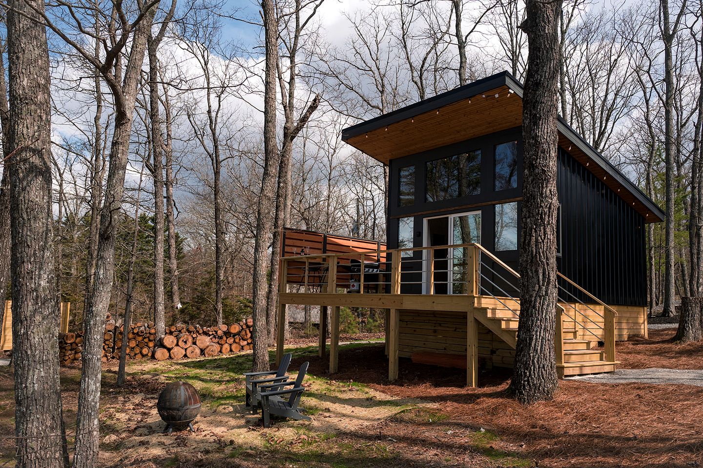 Scenic Studio Chalet with Panoramic Brow Views & Outdoor Shower near Cloudland Canyon, Menlo, Georgia